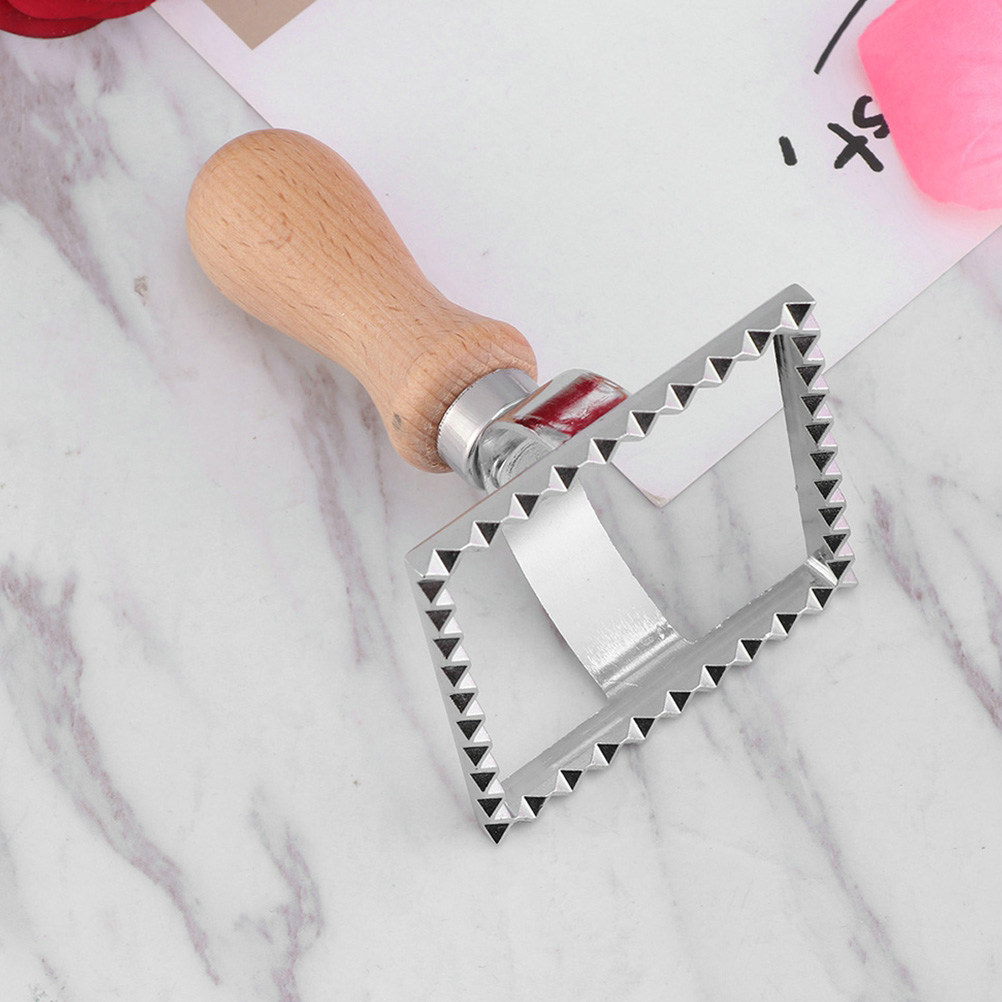Kitchen Gadgets Useful - 4 قطع قوالب بسكويت بتصميم الدانتيل