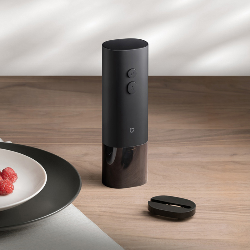 فتاحة زجاجات نبيذ كهربائية من  - مراجعة Kitchen Gadgets You Need وسعره