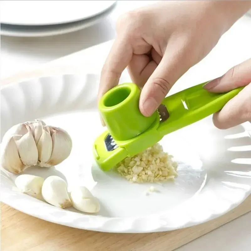 مفرمة ثوم صغيرة يدوية مبتكرة ل - مراجعة Kitchen Gadgets Garlic وسعره
