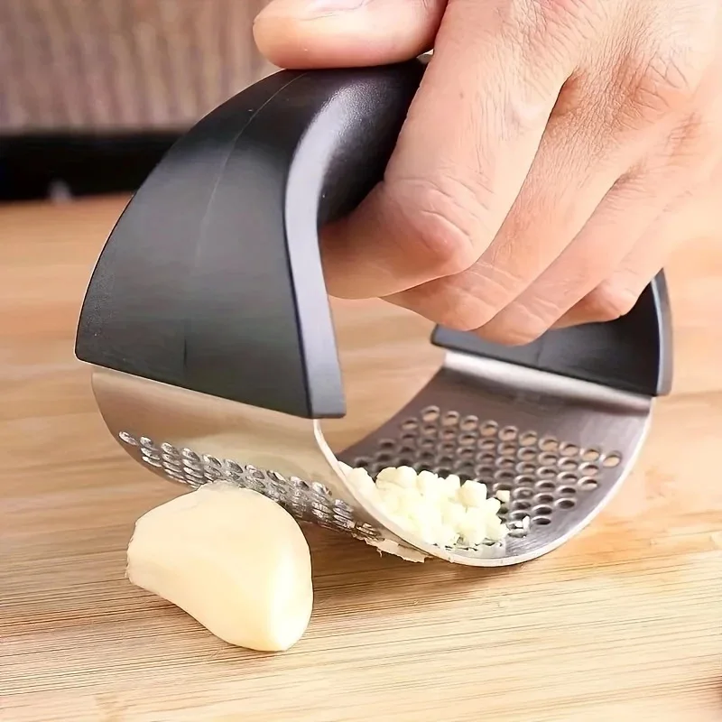 مفرمة ثوم يدوية من الفولاذ الم - مراجعة Kitchen Gadgets Garlic وسعره
