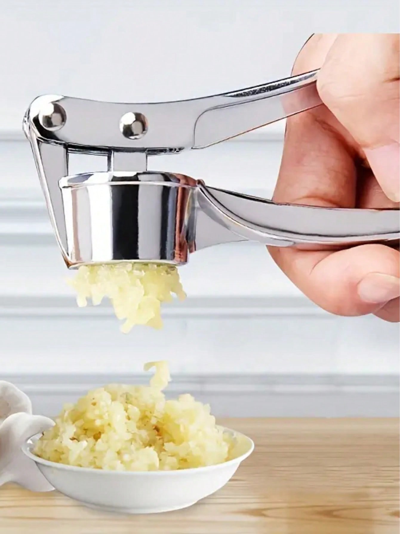 مكبس ثوم يدوي من الفولاذ المقا - مراجعة Kitchen Gadgets Garlic وسعره