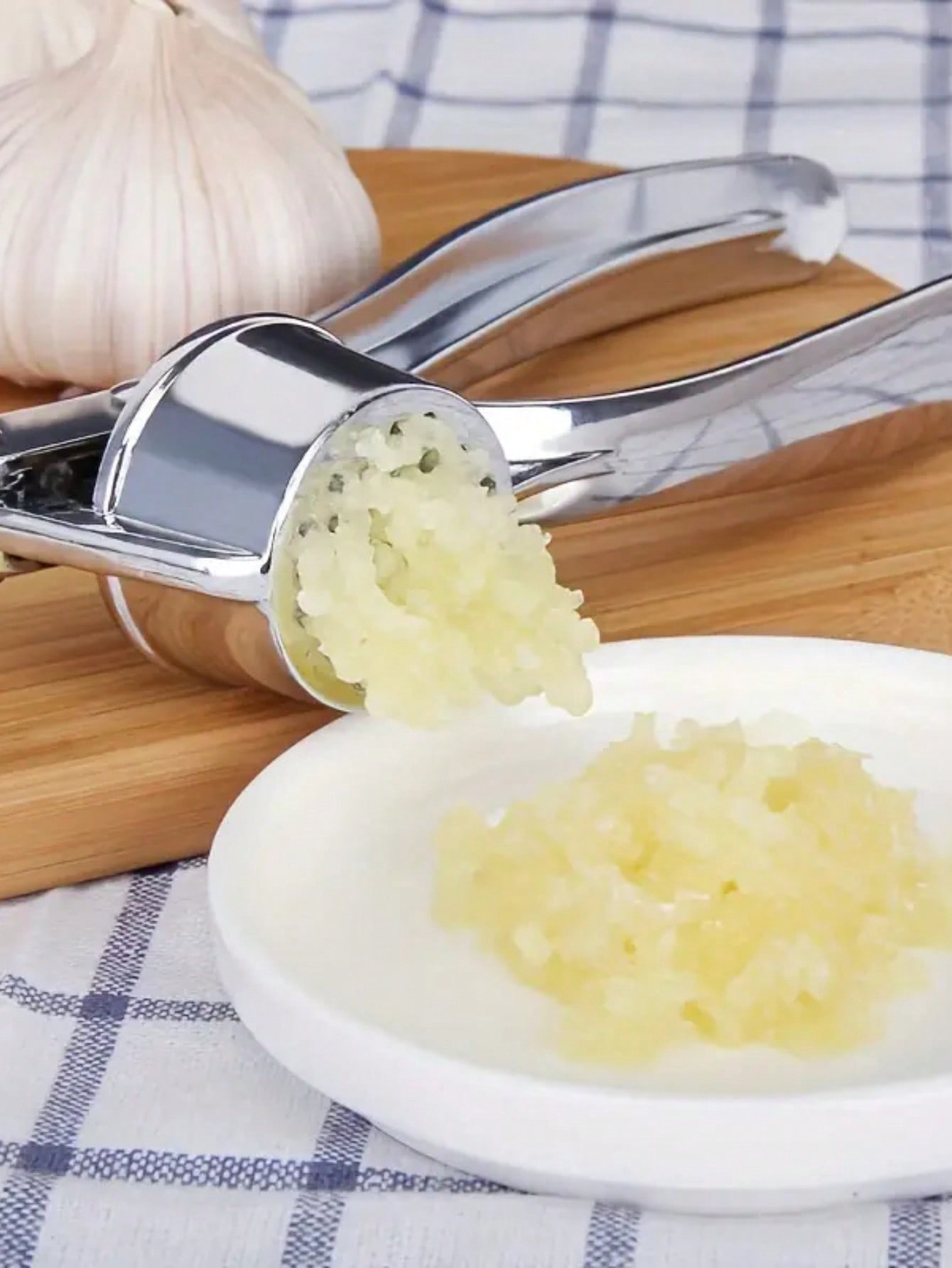 مكبس ثوم يدوي من الفولاذ المقا - مراجعة Kitchen Gadgets Garlic وسعره