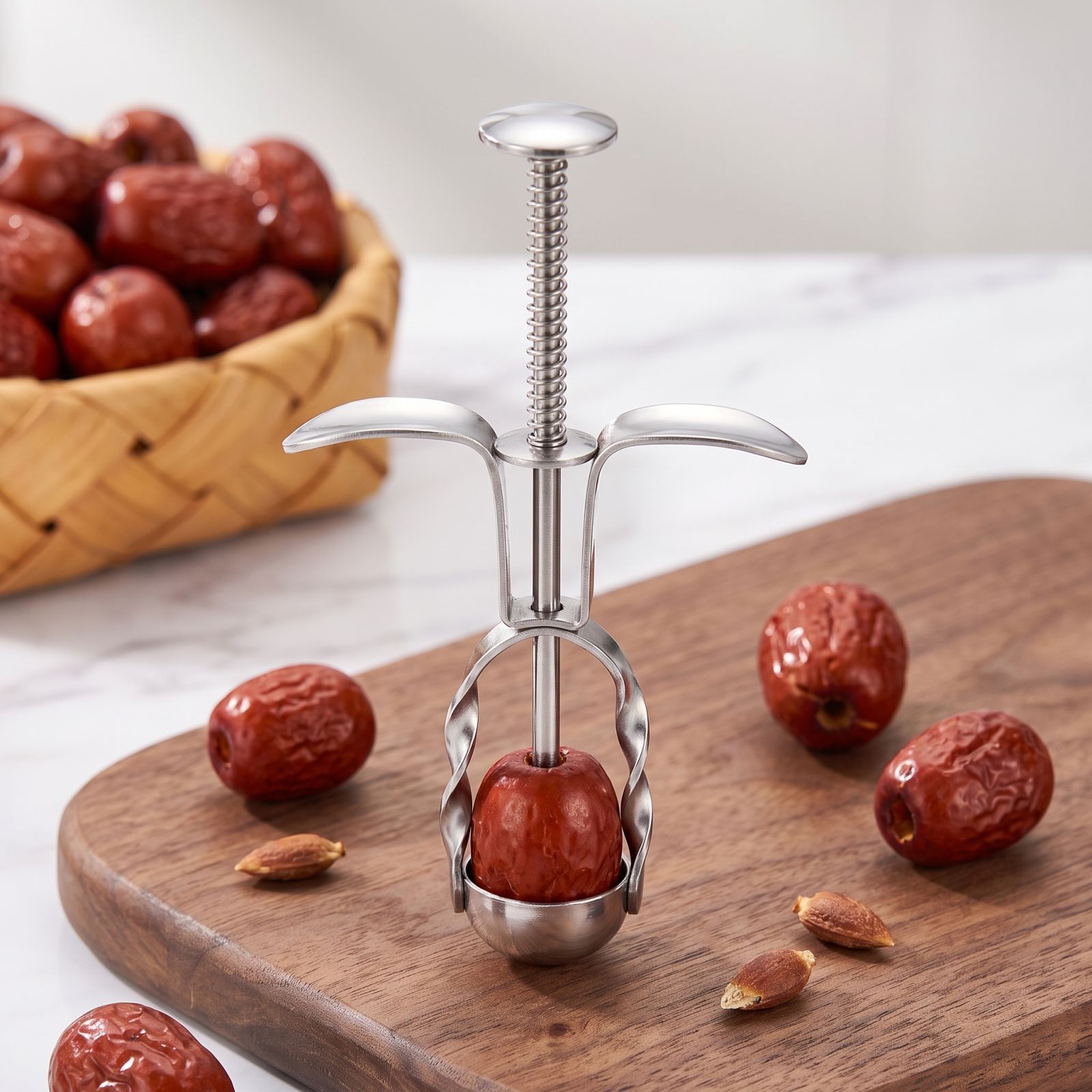 أداة إزالة نوى التمر الحمراء م - مراجعة Kitchen Gadgets Kitchen وسعره