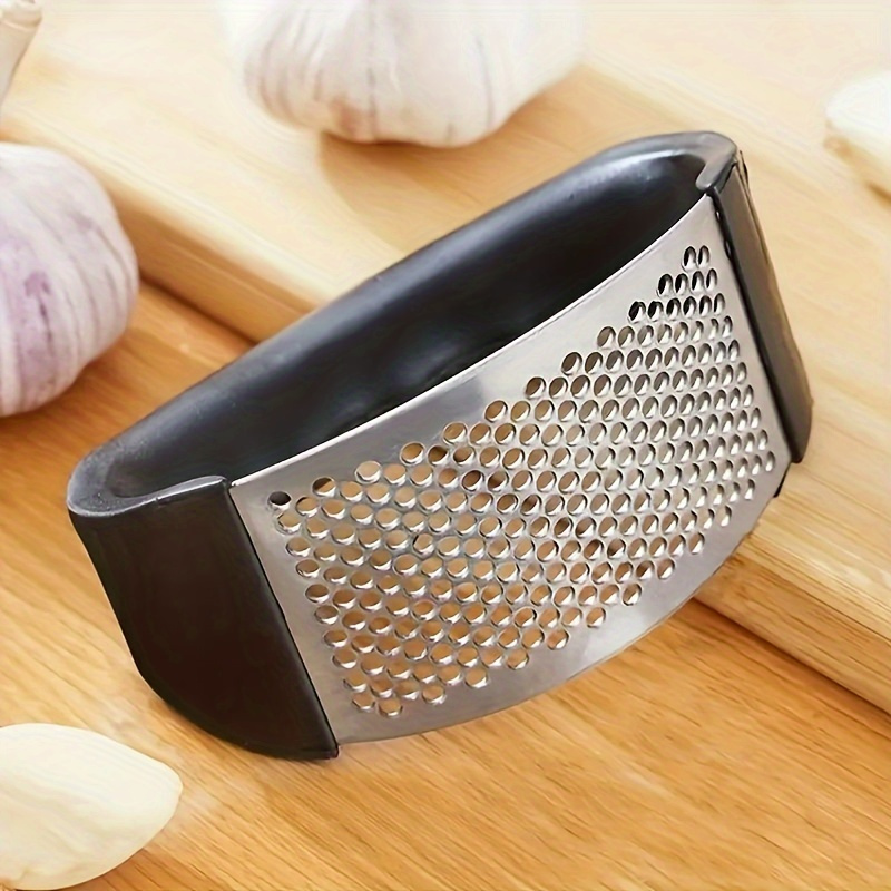 مفرمة ثوم يدوية من الفولاذ الم - مراجعة Kitchen Gadgets Garlic وسعره